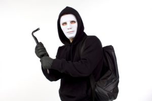 防犯カメラに不審者が映った！その時取るべき対応とは？