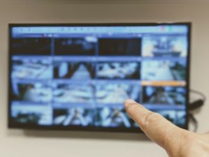 防犯カメラの録画映像を見る方法と保存期間