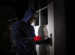 不審者の威嚇と防止に ― 高い防犯効果を持つカメラの選び方